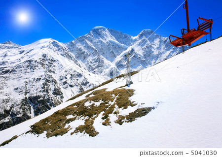 Wonderful view of the cableway in the mountains. Wonderful view of the cableway in the mountains. 5041030