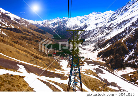 Wonderful view of the cableway in the mountains. Wonderful view of the cableway in the mountains. 5041035