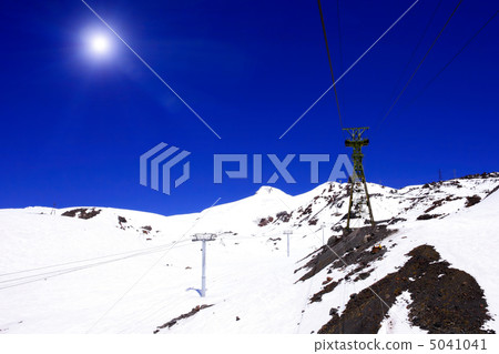 Wonderful view of the cableway in the mountains. Wonderful view of the cableway in the mountains. 5041041