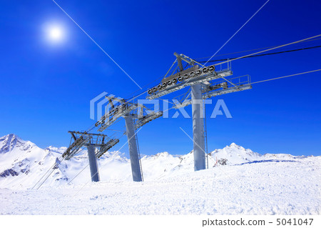 Wonderful view of the cableway in the mountains. Wonderful view of the cableway in the mountains. 5041047
