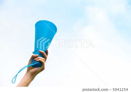 Having a megaphone Having a megaphone 5041254