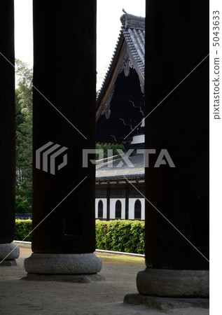 Tofukuji, pillar of Sanmon 5043633