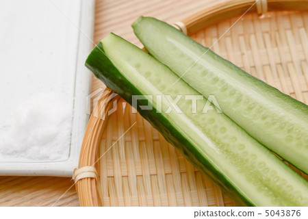 黃瓜和鹽 黃瓜和鹽 5043876