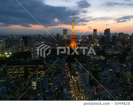 東京鐵塔從世界貿易中心大樓 5044628