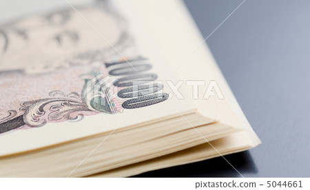 Cash (bidding) Cash (bidding) 5044661