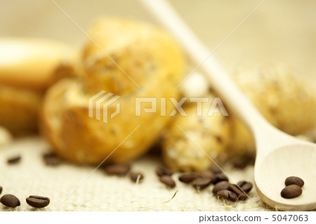 bread and coffee on a wicker mat 5047063