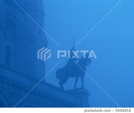 Parisian glow 5048858