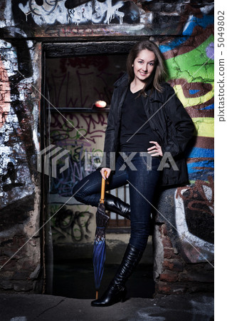 beautiful urban girl 5049802
