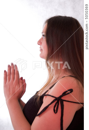 young woman praying 5050369
