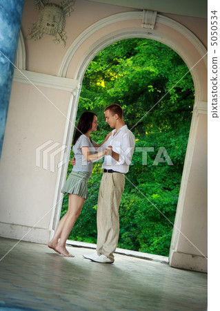 couple dancing 5050534