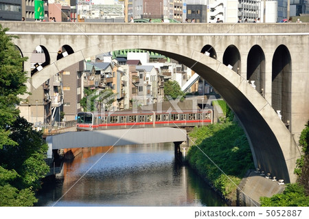 神田川大橋和丸之內線（東京都千代田區文京區） 5052887
