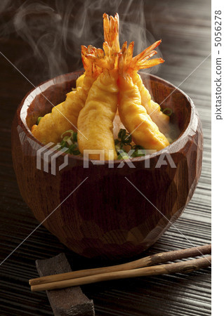 米飯和油炸魚碗 5056278