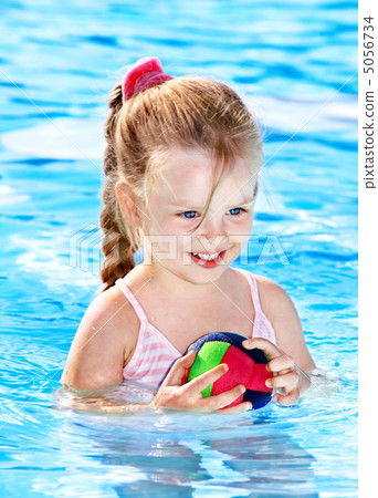 Kid  in swimming  pool. 5056734