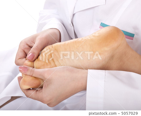 Beautician do  massage leg. First aid. 5057029