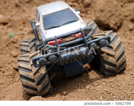 大腳·拉力賽車穿過沙地 大腳·拉力賽車穿過沙地 5062799