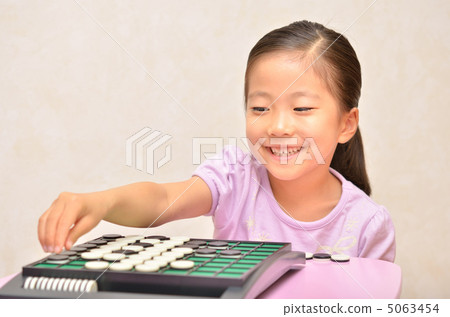 Girls enjoying Othello 5063454