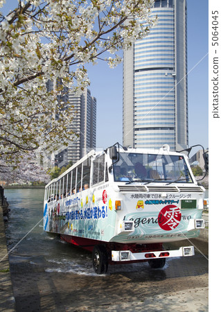 Okawa's cherry and amphibious car Okawa's cherry and amphibious car 5064045