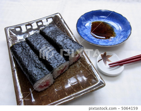 Sushi rolls Sushi rolls 5064159