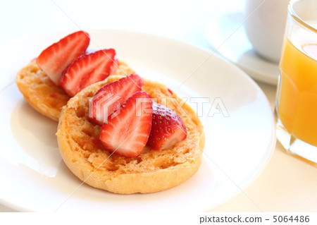 草莓英式鬆餅早餐 5064486