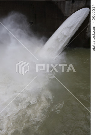 Water discharge Water discharge 5065534