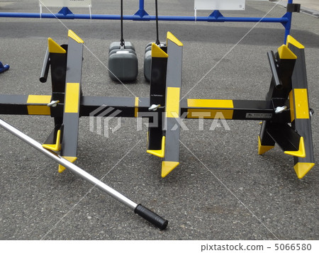 barricade barricade 5066580