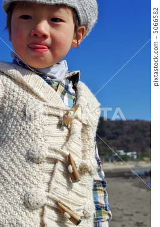 Child of the beach Child of the beach 5066582