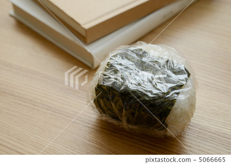 Onigiri (wrap package) 5066665