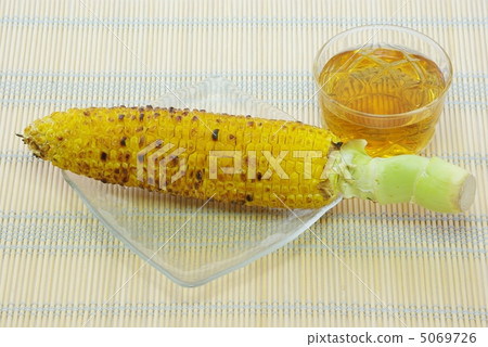 Grilled corn 5069726
