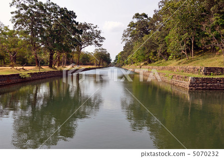 Sigiriya lotus waterway 5070232