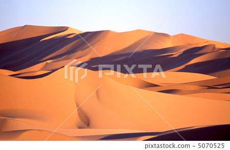 撒哈拉大沙漠的沙丘 撒哈拉大沙漠的沙丘 5070525