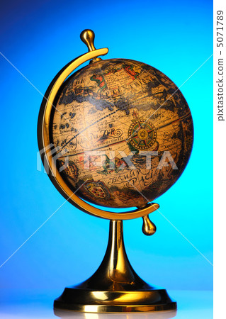 Old globe 5071789