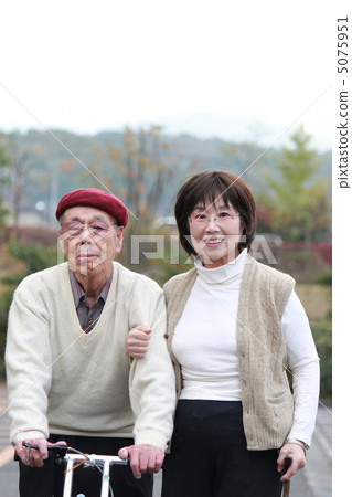 Nature, Garden, Happiness, Men, Couple, Two People, Outdoors, Women, Smiling, Relax Nature, Garden, Happiness, Men, Couple, Two People, Outdoors, Women, Smiling, Relax 5075951