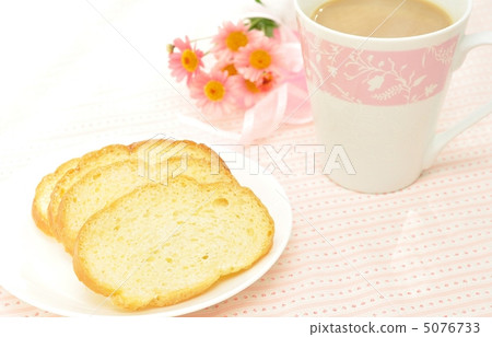 Rusk and cafe au lait 5076733