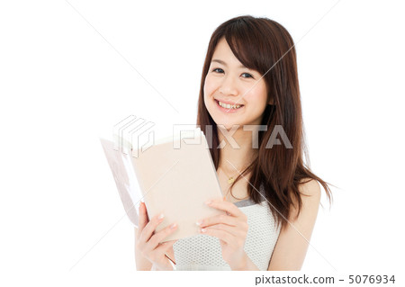 一個女人讀 5076934