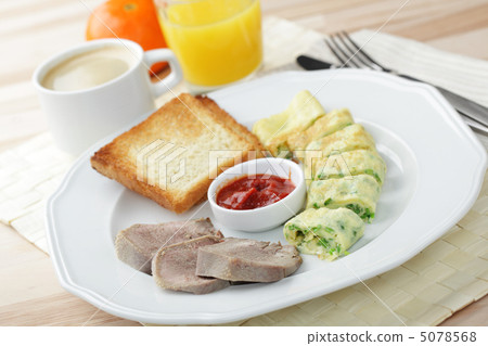 Breakfast with omelet and veal tongue 5078568