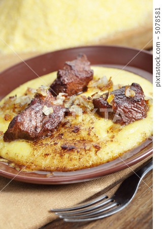 Polenta with meat Polenta with meat 5078581