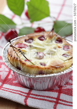 Clafoutis with sour cherry 5078927