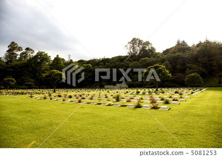 Commonwealth battlefield cemetery 1 5081253