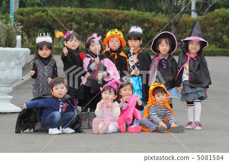 打扮萬聖節的孩子們 5081584