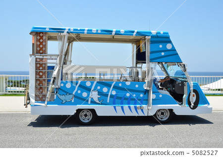 沖繩Churaumi水族館的電動汽車 沖繩Churaumi水族館的電動汽車 5082527