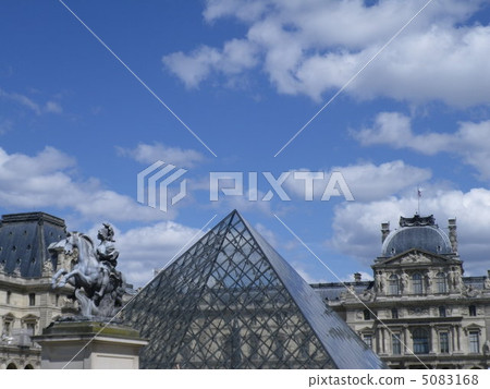 Louvre Museum 5083168