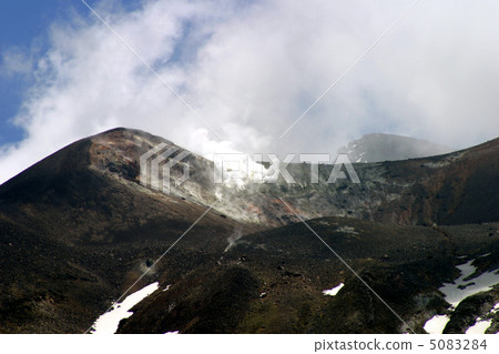 Clouds and Tokachidake crater 5083284