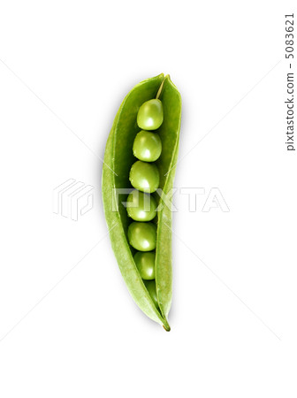 fresh green peas isolated on a white background. fresh green peas isolated on a white background. 5083621