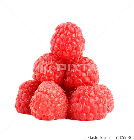 Ripe raspberry isolated on white background 5085500