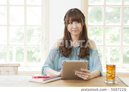 一個女人在學習 一個女人在學習 5087228