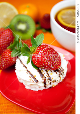 lemon tea,lemon, mandarin, kiwi,cake and strawberries lying on t lemon tea,lemon, mandarin, kiwi,cake and strawberries lying on t 5088097