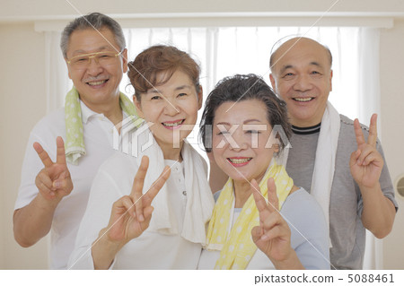 Senior to exercise 5088461