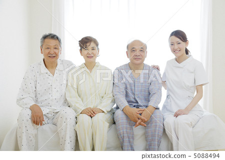 護士和住院患者 5088494