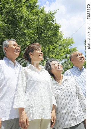 Senior Friends 5088570