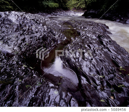 Nakatsugawa Valley of May Rain 5089456